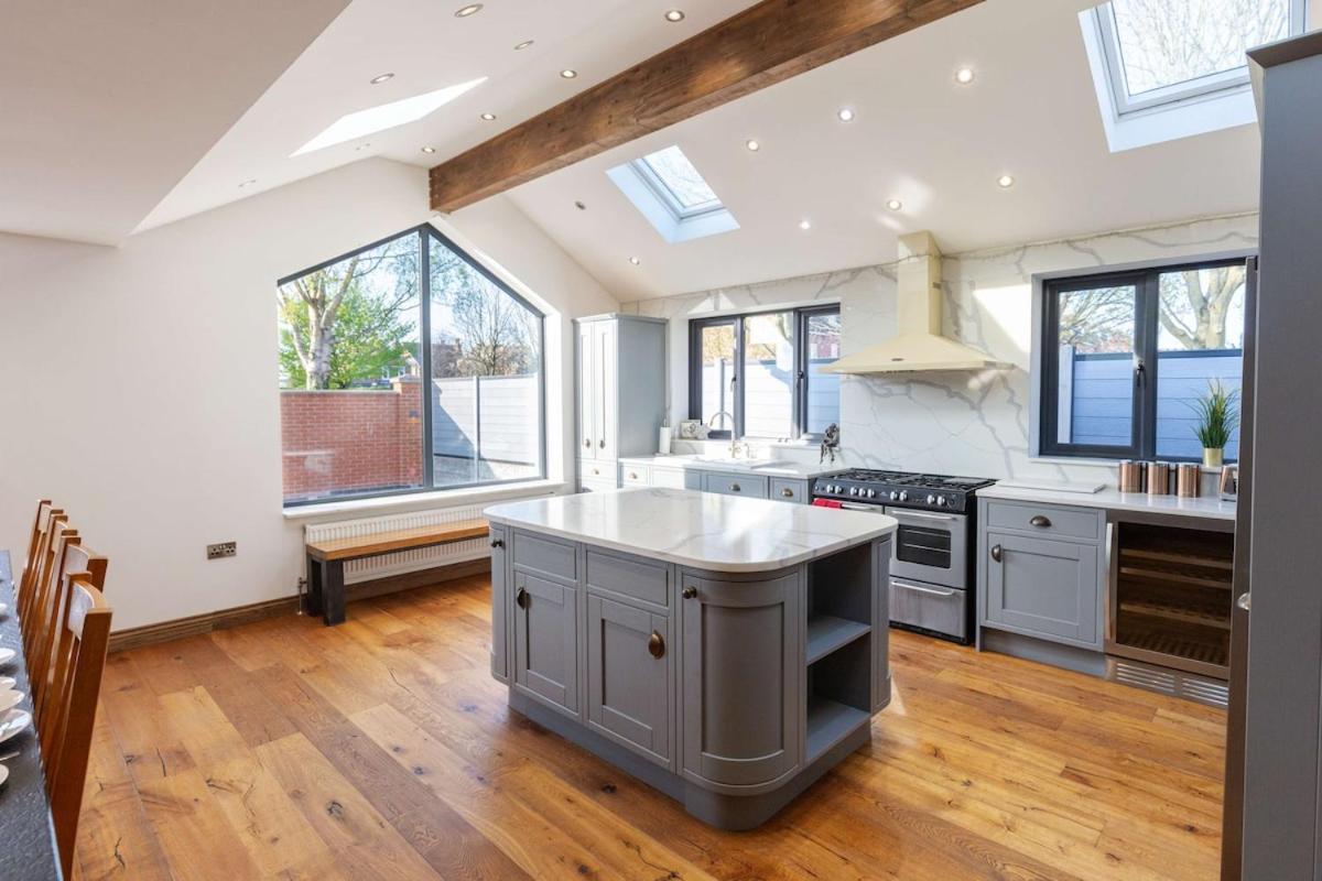 Lt Luxury Let Holiday home *